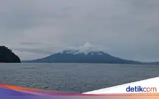 Volcanic Activity Increases, Mount Anak Krakatau Status Raised to Alert Level III