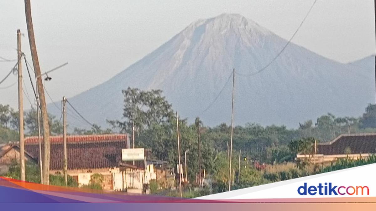 Aktivitas Vulkanik Meningkat, Gunung Semeru Erupsi Tiga Kali dalam Satu Pagi