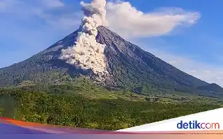 Volcanic Activity Increases, Mount Semeru Discharges 1.3-Kilometer Lava Flow