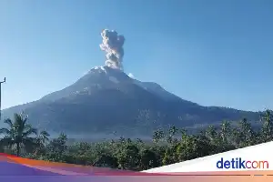 Mount Lewotobi Laki-Laki Erupts Again, Spewing Volcanic Ash 1.4 Kilometers High