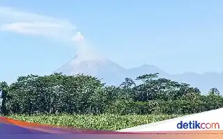 Mount Semeru Activity Increases: Seven Incandescent Lava Avalanches Observed