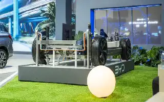 Розуміння технологічних інновацій, що стоять за безпекою та ефективністю електромобілів