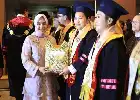 Wisuda Inskes Deli Husada: Bupati Maya Hasmita Ingatkan Lulusan Kesehatan Jaga Integritas dan Empati