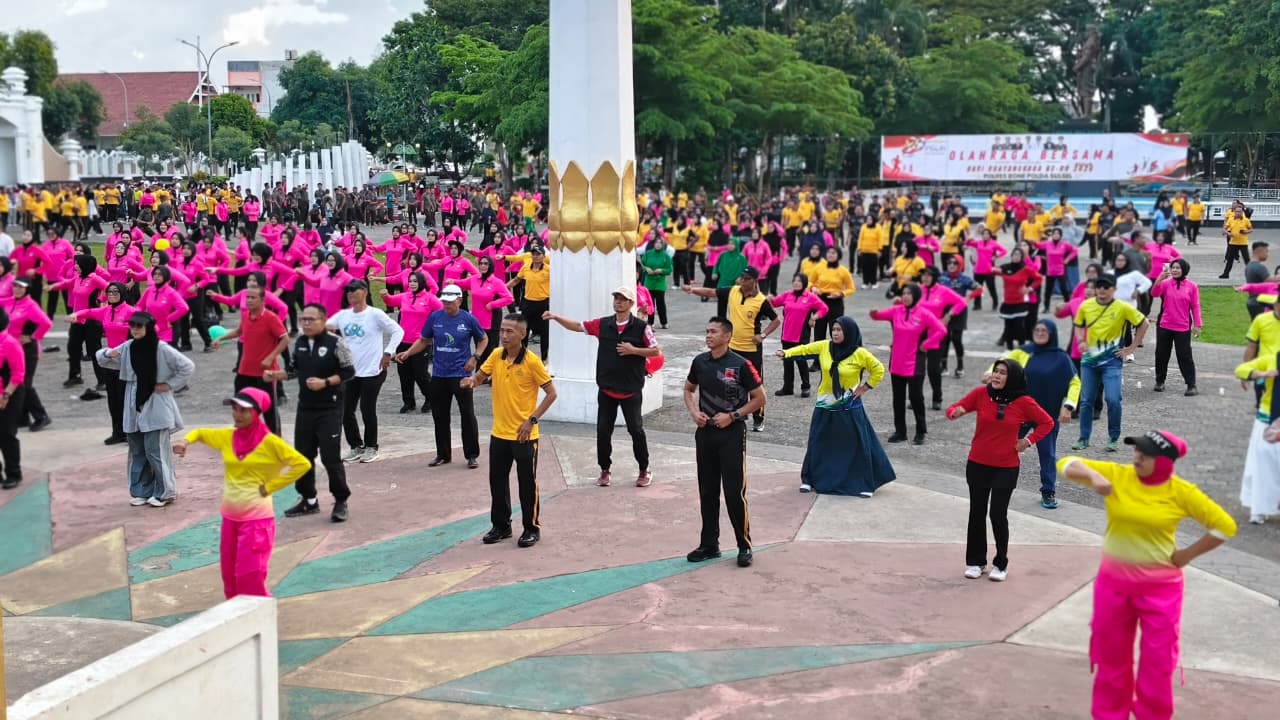 Sinergi Pemkab dan Polres Bone Semarakkan Peringatan Hari Bhayangkara ke-80 lewat Olahraga Bersama