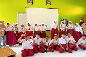Tumbuhkan Mental Kewirausahaan Sejak Dini, Mahasiswa KKN Unisri Gelar Pelatihan Kreatif di SD N 1 Jati Sragen