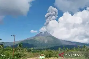 Mount Lewotobi Laki-laki Erupts Again, Ash Column Reaches 1.4 Kilometers