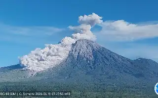 Mount Semeru Spews Pyroclastic Density Currents Up to 4.5 Kilometers