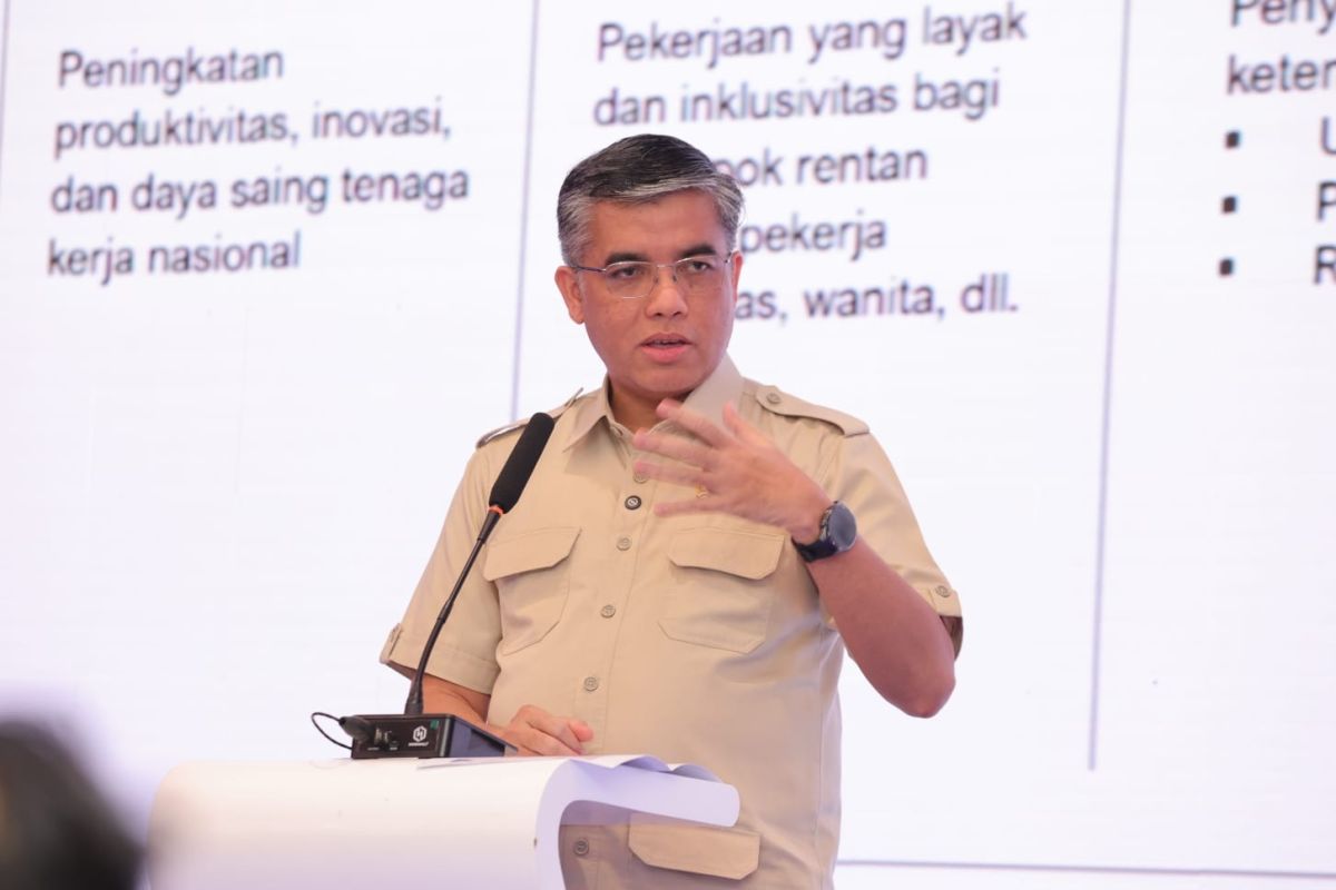 Menaker Yassierli Tekankan Pentingnya Relevansi Keterampilan di Era Digital