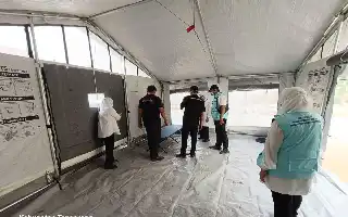 МОЗ Індонезії направило логістичну допомогу та розгорнуло тимчасові медичні пункти на місці пожежі на сміттєзвалищі Джатіварінгін