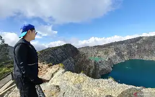 Geological Agency Warns Tourists to Beware of Potential Phreatic Eruptions at Mount Kelimutu
