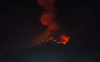 Mount Karangetang Erupts, Sitaro Disaster Agency Warns Residents of Lahar Threat