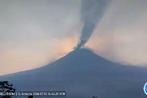 Aumenta la actividad volcánica: El monte Semeru registra ocho erupciones en un día
