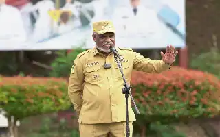 El Gobierno Municipal de Jayapura instruye al personal de salud a priorizar la atención al paciente sobre los trámites administrativos