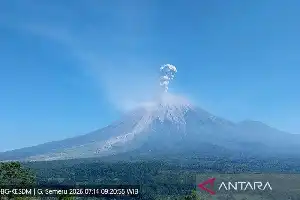 Gunung Semeru Erupsi Beruntun, Kolom Abu Capai 1,3 Kilometer