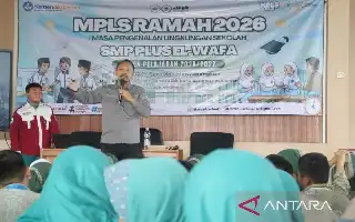 Fortaleciendo la alfabetización digital de los estudiantes, el gobierno de Bekasi insta a los nuevos alumnos a usar la IA y las redes sociales con prudencia
