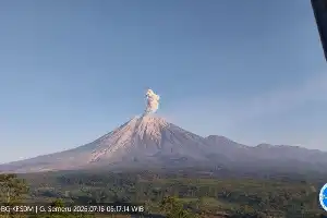 Estado de alerta del monte Semeru: la actividad volcánica sigue dominada por sismos de erupción