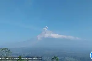 Mount Semeru Erupts Five Times in a Row, Eruption Height Reaches 700 Meters