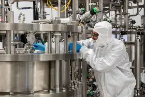 Para reforzar la resiliencia sanitaria, el Ministerio de Salud establece una alianza estratégica para la producción de medicamentos derivados del plasma