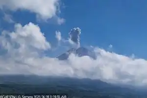 Aktivitas Vulkanik Meningkat, Gunung Semeru Erupsi Empat Kali dalam Enam Jam