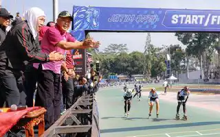 La gobernadora Khofifah impulsa un ecosistema deportivo sostenible a través del Campeonato Nacional de Patinaje sobre Ruedas Jatim Open I