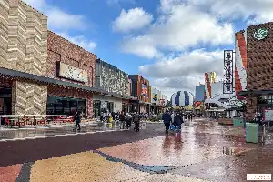 Vida nocturna en Disney Village: destino gastronómico y conciertos de música gratuitos durante todo julio de 2026