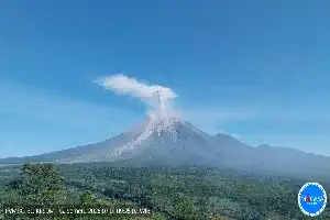 Mount Semeru Erupts Again, Residents and Tourists Urged to Respect Safe Radius