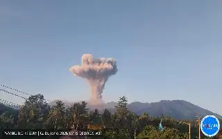 Mount Dukono Erupts Sending Ash Column 2,100 Meters High, PVMBG Urges Residents to Beware of Ashfall and Eruption Earthquakes