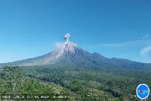 El volcán Semeru entra en erupción de nuevo y se pide a los residentes estar atentos a las nubes ardientes