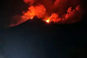 Aktivitas Vulkanik Gunung Karangetang Meningkat, BPBD Sitaro Keluarkan Imbauan Waspada