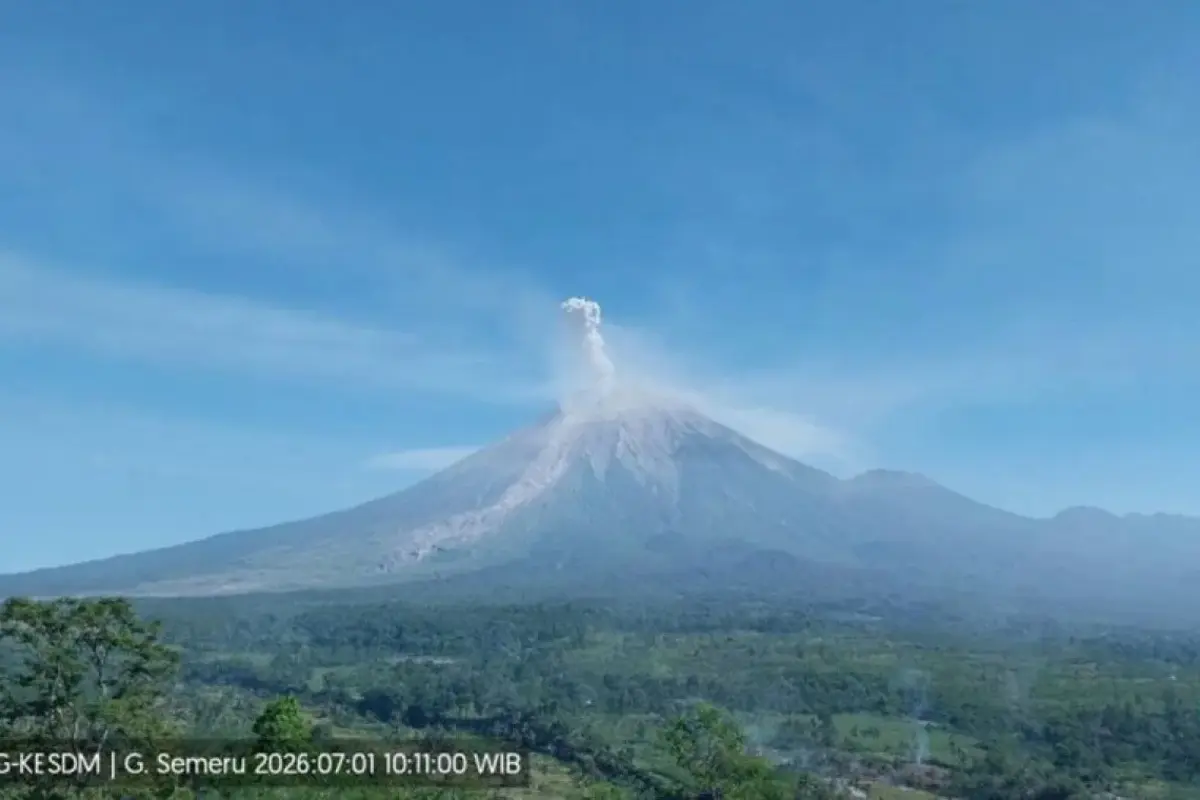 Aktivitas Vulkanik Gunung Semeru Meningkat: Empat Kali Erupsi Terjadi dalam Sehari