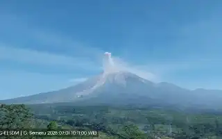 Semeru Volcanic Activity Increases: Four Eruptions Occur in a Single Day