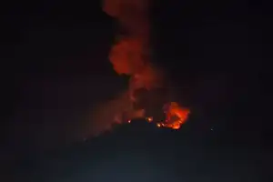 Erupsi Gunung Karangetang: Kebakaran Lahan di Pulau Siau Berhasil Dipadamkan