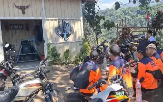 Steep Terrain Makes It Difficult for Joint Team to Reach Wildfire Hotspots on Mount Biru, Mojokerto