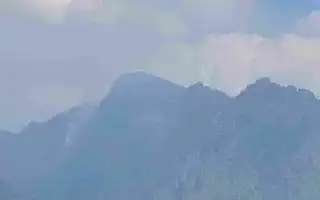 Wildfire Hits Slopes of Mount Biru in Mojokerto, Four Hotspots Difficult for Responders to Reach