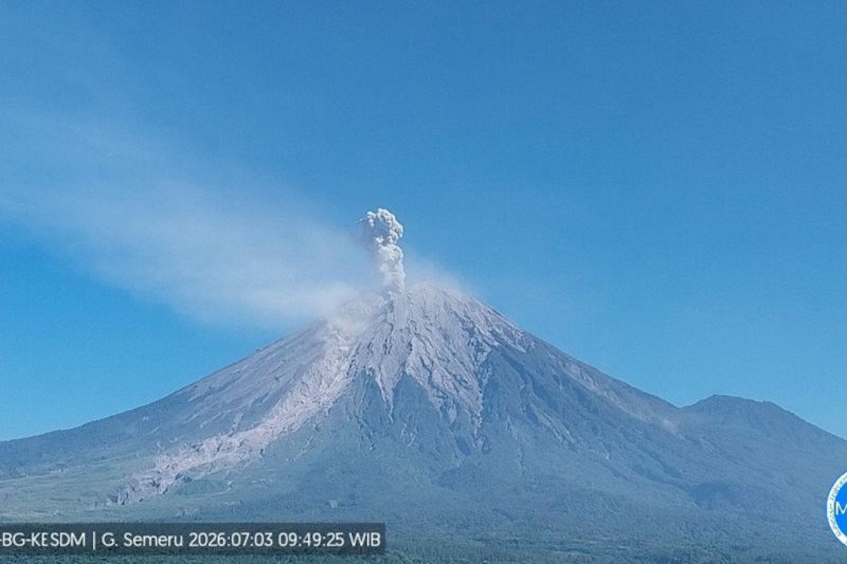 Aktivitas Vulkanik Meningkat, Gunung Semeru Erupsi Tujuh Kali dalam Empat Jam