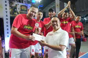 Fomentando la sinergia entre el deporte y la economía, el vicealcalde de Sinjai clausura oficialmente la Copa Bhayangkara 2026