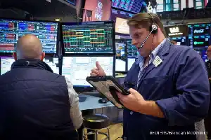 Artificial Intelligence Spending Sentiment and Oil Price Spike Drag Wall Street into the Red