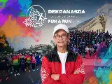 Finalizando los preparativos para el Dekranasda Fun & Run, el vicealcalde de Tanjungpinang prueba la ruta junto a la comunidad de corredores