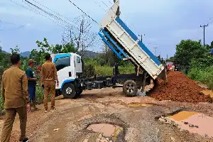 Responding to Gunung Kijang Residents' Protests, Bintan Regency Government Prepares to Fix Damaged Road in Kampung Banjar Baru