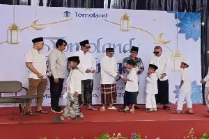 Muestra de gratitud por el crecimiento empresarial, PT Tomoland apoya a cientos de huérfanos en Malang
