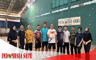 Maintaining Stamina and Solidarity, Kudus Detention Center Staff Routinely Practice Tennis