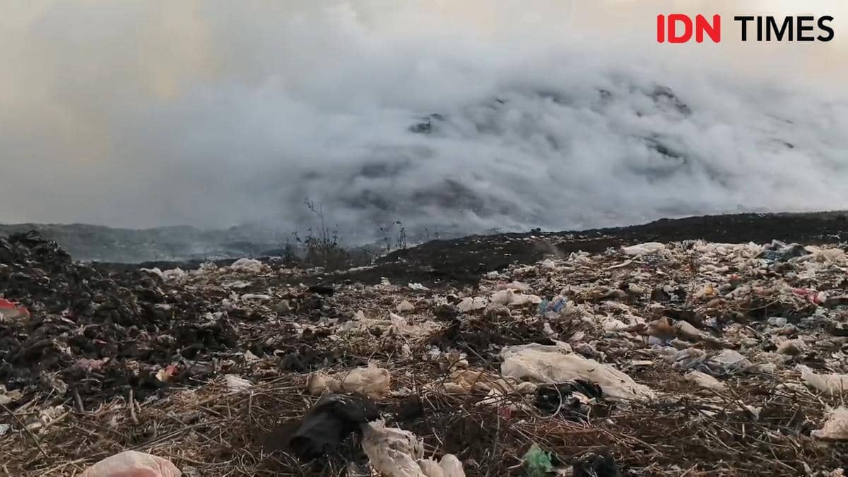 Kebakaran TPA Jatiwaringin: Bahaya Laten Asap Beracun dan Mitigasi bagi Warga