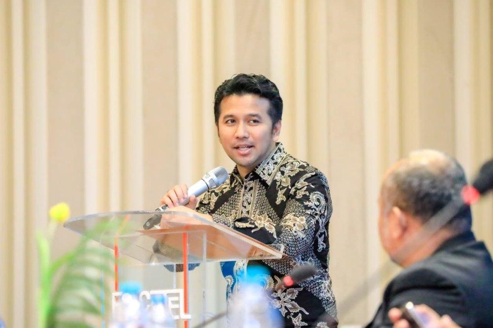 Budaya 'Work from Cafe' di Jawa Timur: Tantangan Kesehatan di Balik Laju Ekonomi