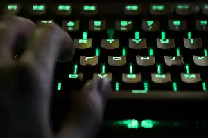 Остерігайтеся онлайн-шахрайства: практичний посібник із виявлення фальшивих вебсайтів