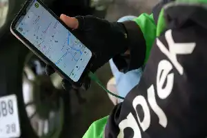 Коригування комісії до 8 відсотків: Реальний вплив на доходи водіїв-партнерів онлайн-мототаксі