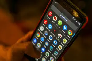 Optimalisasi Performa Smartphone: Mengapa Membatasi Aplikasi Latar Belakang Itu Penting