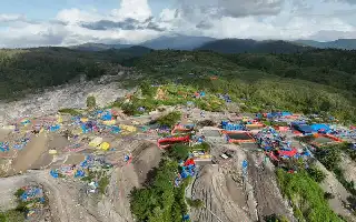 Caso de la mina de oro ilegal de Gunung Botak: 26 sospechosos imputados, la mayoría extranjeros