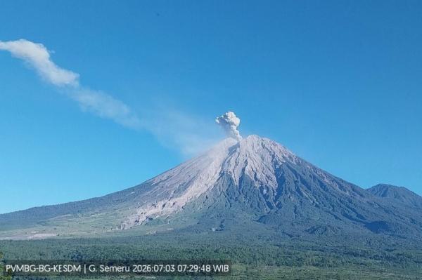 Gunung Semeru Kembali Erupsi, Semburkan Kolom Abu Setinggi 1,1 Kilometer