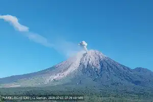 Gunung Semeru Kembali Erupsi, Semburkan Kolom Abu Setinggi 1,1 Kilometer