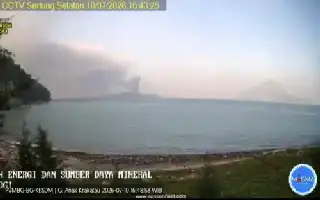 Mount Anak Krakatau Erupts Again, Spews Volcanic Ash up to 250 Meters High